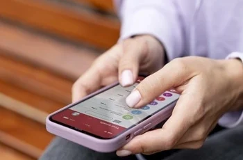 Quer aumentar o brilho da tela do celular? Confira como fazer (Foto: Freepik)